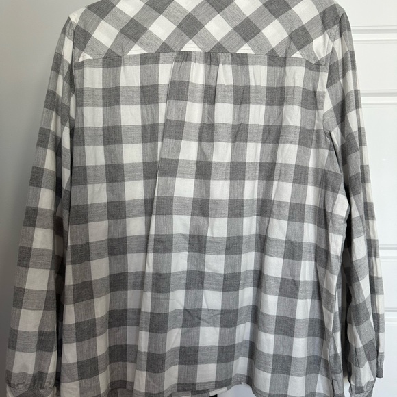 J Crew Factory. Women’s Gray & White Blouse. Large - Picture 4 of 4